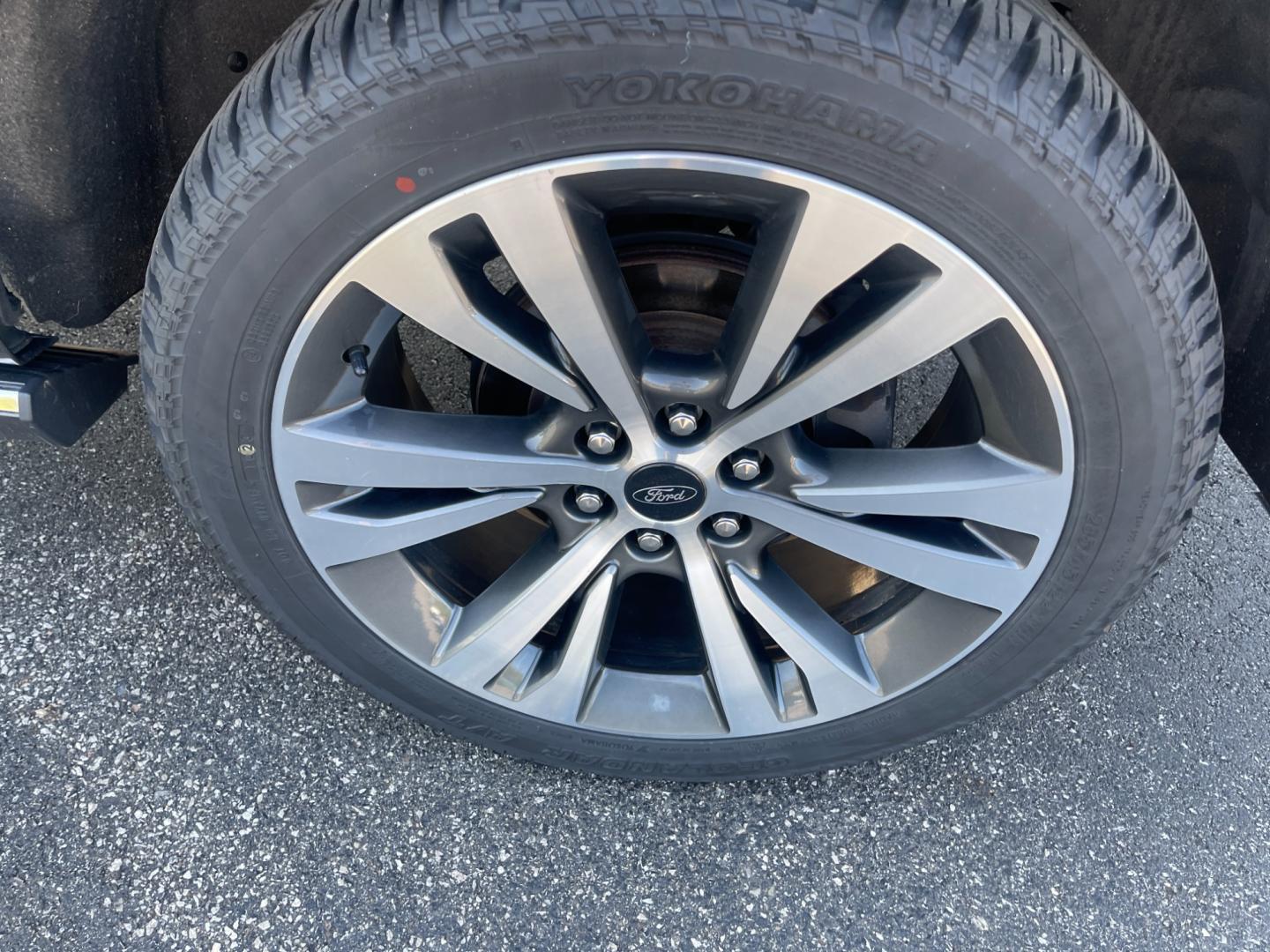 2021 Gray /Black Ford Expedition Limited 302A 4WD (1FMJU2AT0ME) with an 3.5L V6 DOHC 24V TWIN TURBO engine, 10 Speed Auto transmission, located at 11115 Chardon Rd. , Chardon, OH, 44024, (440) 214-9705, 41.580246, -81.241943 - Photo#12